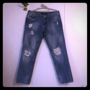 Zara Distressed Straight / Boy Jean!